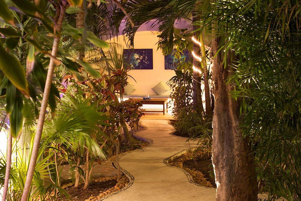 Aqualuna Boutique Hotel By Sunrise (Adults Only) Playa del Carmen Esterno foto